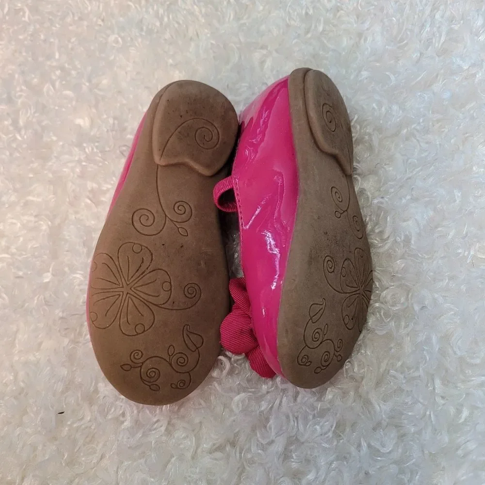 Pink dress shoes with flower